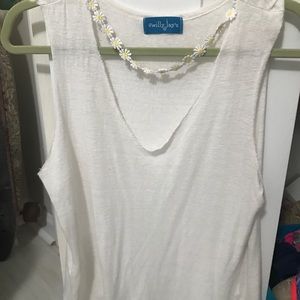 Light weight white shirt w/ built in daisy choker